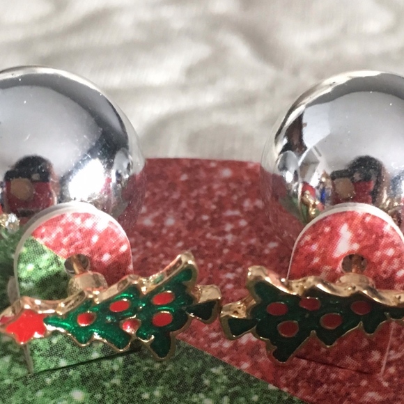 Silver Balls & Christmas Tree Reversible earrings - Picture 1 of 1